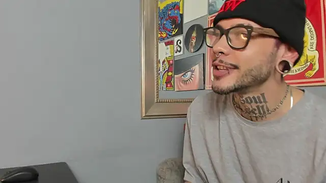 Snapshot of MurdockH chatting on October 9, 2:42 am MurdockH online show from October 9, 2:42 am