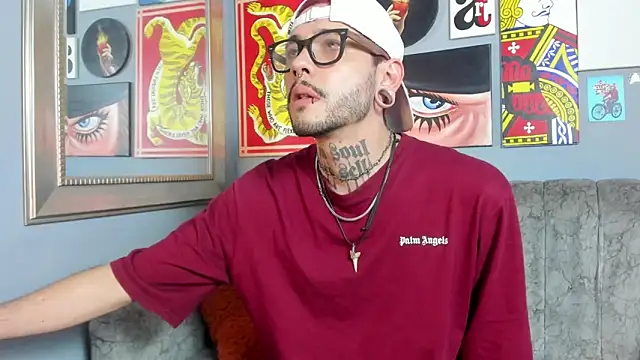 Snapshot of MurdockH chatting on October 15, 12:44 am MurdockH online show from October 15, 12:44 am