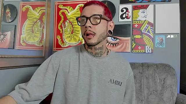 Snapshot of MurdockH chatting on October 17, 5:10 am MurdockH online show from October 17, 5:10 am