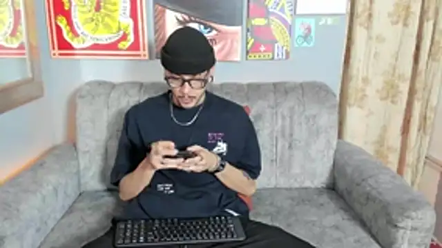 Snapshot of MurdockH chatting on October 20, 3:51 am MurdockH online show from October 20, 3:51 am