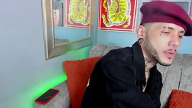 Snapshot of MurdockH chatting on November 9, 11:47 pm MurdockH online show from November 9, 11:47 pm