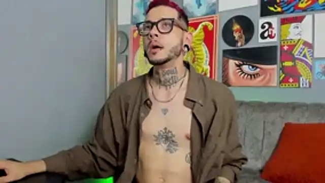 Snapshot of MurdockH chatting on November 11, 6:13 am MurdockH online show from November 11, 6:13 am