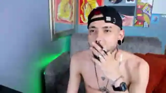 Snapshot of MurdockH chatting on December 2, 8:37 pm MurdockH online show from December 2, 8:37 pm