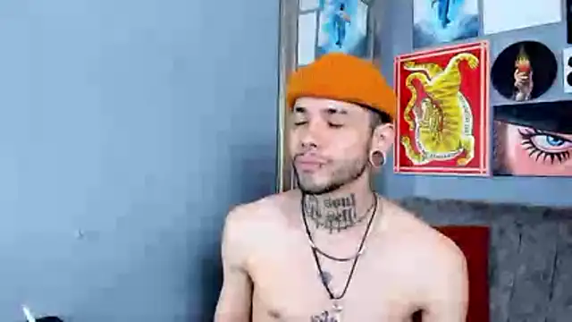 Snapshot of MurdockH chatting on December 15, 11:09 pm MurdockH online show from December 15, 11:09 pm