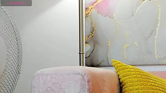 Snapshot of miaybabysone chatting on January 25, 12:47 pm miaybabysone online show from January 25, 12:47 pm