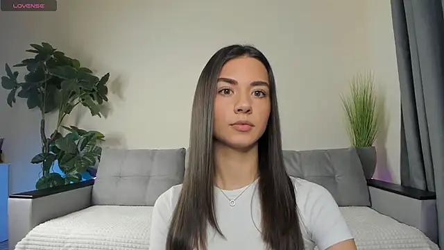 NicoleLuv online show from December 5, 1:06 pm