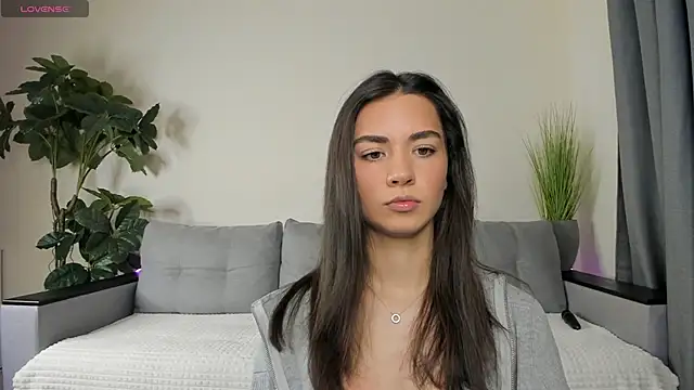 NicoleLuv online show from December 12, 1:06 pm