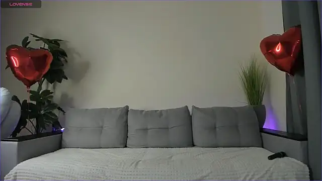 NicoleLuv online show from February 19, 4:11 pm