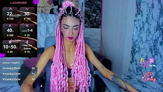 Snapshot of Queen_Cuarxxo chatting on April 21, 1:42 am Queen Cuarxxo online show from April 21, 1:42 am