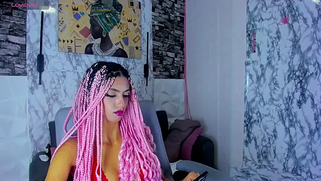 Snapshot of Queen_Cuarxxo chatting on May 25, 8:37 pm Queen Cuarxxo online show from May 25, 8:37 pm