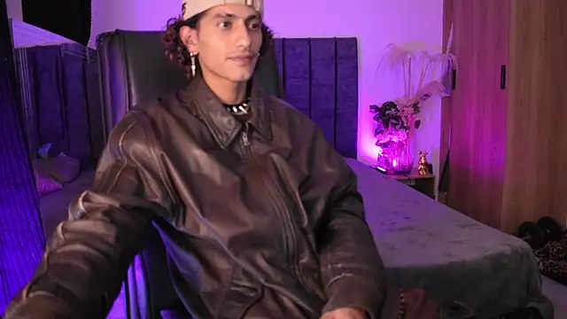 Snapshot of DemonKush-- chatting on May 19, 2:18 am DemonKush-- online show from May 19, 2:18 am