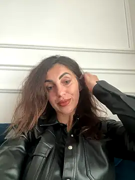 EmaSkyes online show from October 23, 7:07 am