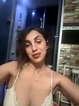 EmaSkyes online show from November 6, 7:15 pm