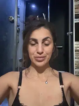 EmaSkyes online show from November 18, 7:51 pm