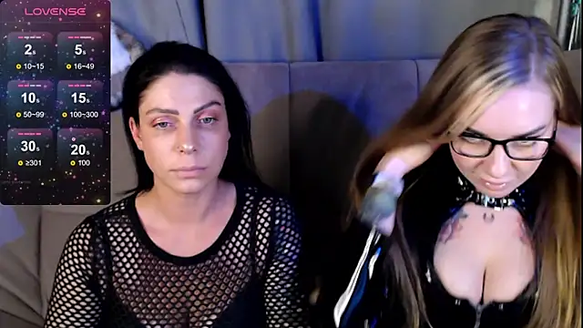 Snapshot of Carrie_Moonshine chatting on December 2, 8:44 pm Carrie Moonshine online show from December 2, 8:44 pm