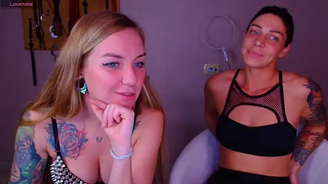 Snapshot of Carrie_Moonshine chatting on October 7, 8:28 pm Carrie Moonshine online show from October 7, 8:28 pm