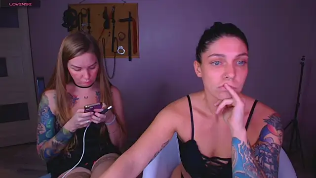 Snapshot of Carrie_Moonshine chatting on October 23, 7:01 pm Carrie Moonshine online show from October 23, 7:01 pm