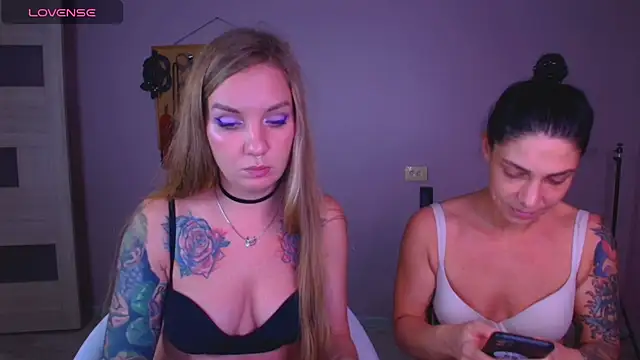 Snapshot of Carrie_Moonshine chatting on November 3, 7:37 pm Carrie Moonshine online show from November 3, 7:37 pm