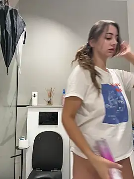 BelleSkye online show from October 9, 3:15 am