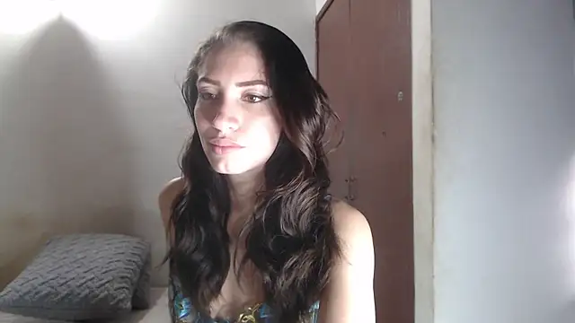 aurelialux online show from March 4, 9:00 pm