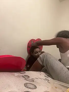 Snapshot of honeybrow chatting on February 16, 5:37 am honeybrow online show from February 16, 5:37 am