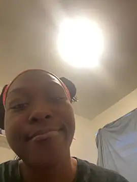 Snapshot of honeybrow chatting on February 27, 11:26 pm honeybrow online show from February 27, 11:26 pm