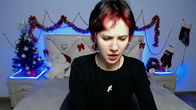 Snapshot of SibbyNifsa chatting on December 3, 4:17 pm SibbyNifsa online show from December 3, 4:17 pm