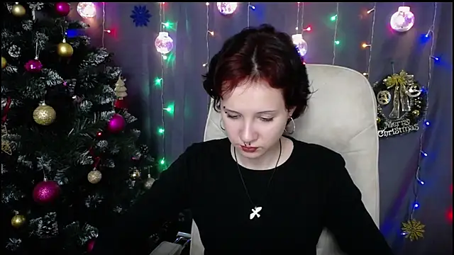 Snapshot of SibbyNifsa chatting on December 12, 11:18 am SibbyNifsa online show from December 12, 11:18 am