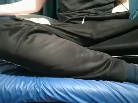 Snapshot of krissraw chatting on November 21, 3:05 am krissraw online show from November 21, 3:05 am