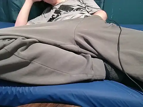 Snapshot of krissraw chatting on November 28, 6:27 am krissraw online show from November 28, 6:27 am