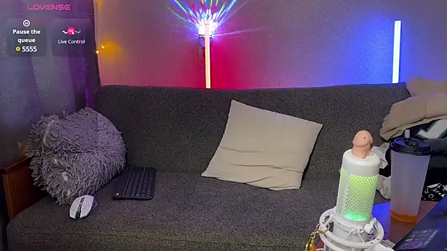 Snapshot of Adam_misti chatting on December 8, 6:01 am Adam misti online show from December 8, 6:01 am