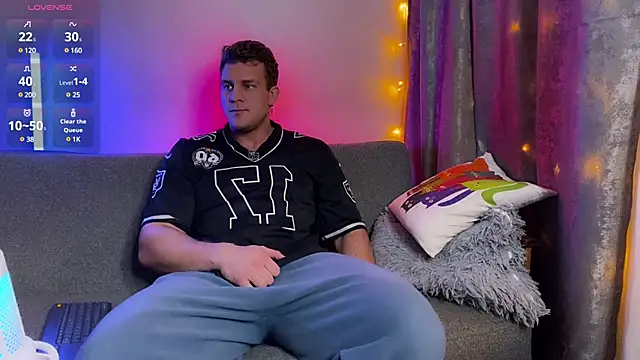 Snapshot of Adam_misti chatting on December 15, 3:20 pm Adam misti online show from December 15, 3:20 pm