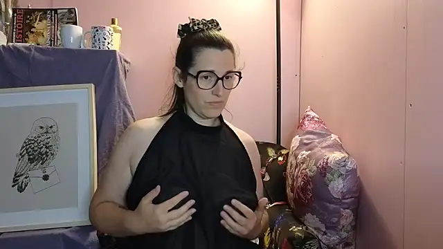 Snapshot of bella-louva chatting on June 9, 6:41 pm bella-louva online show from June 9, 6:41 pm