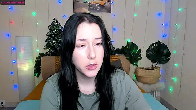 Snapshot of adell_berry chatting on December 20, 1:47 am adell berry online show from December 20, 1:47 am