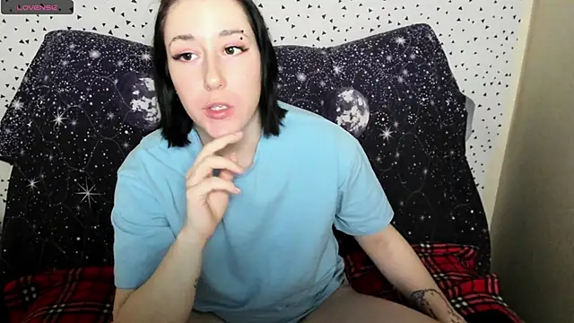 Snapshot of adell_berry chatting on February 2, 4:48 am adell berry online show from February 2, 4:48 am