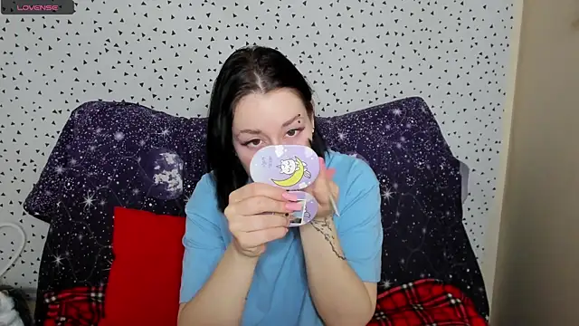 Snapshot of adell_berry chatting on February 6, 1:49 am adell berry online show from February 6, 1:49 am