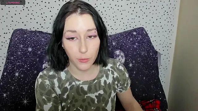 Snapshot of adell_berry chatting on February 8, 5:40 am adell berry online show from February 8, 5:40 am