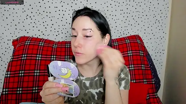 Snapshot of adell_berry chatting on February 13, 1:29 am adell berry online show from February 13, 1:29 am