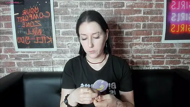 Snapshot of adell_berry chatting on March 15, 2:03 am adell berry online show from March 15, 2:03 am