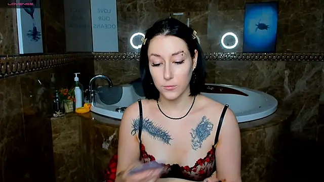 Snapshot of adell_berry chatting on March 19, 2:48 am adell berry online show from March 19, 2:48 am