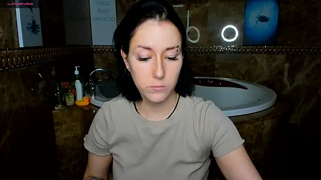 Snapshot of adell_berry chatting on March 20, 1:57 am adell berry online show from March 20, 1:57 am