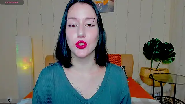 Snapshot of adell_berry chatting on September 18, 2:35 am adell berry online show from September 18, 2:35 am