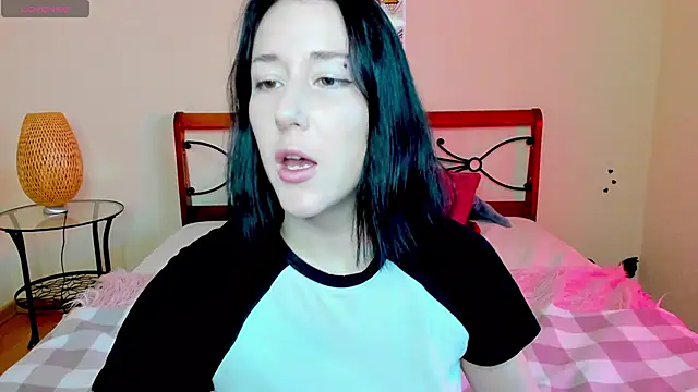 Snapshot of adell_berry chatting on September 19, 2:13 am adell berry online show from September 19, 2:13 am