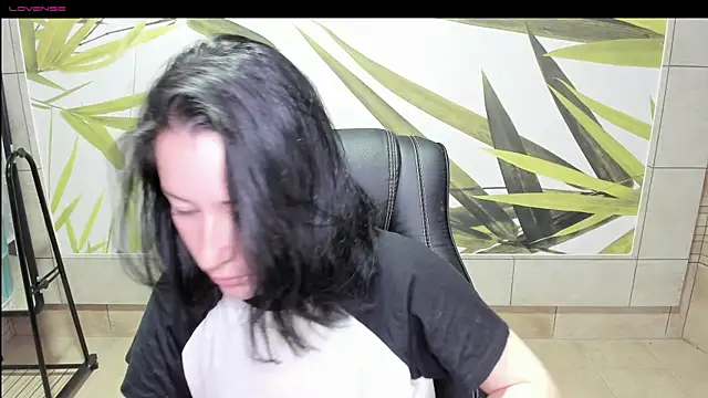 Snapshot of adell_berry chatting on September 27, 2:16 am adell berry online show from September 27, 2:16 am