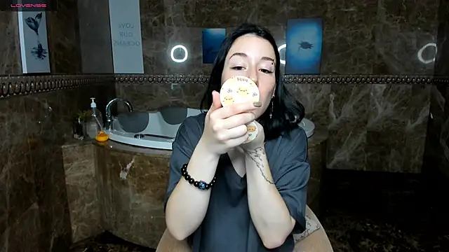 Snapshot of adell_berry chatting on October 4, 2:42 am adell berry online show from October 4, 2:42 am