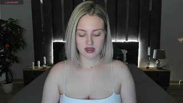  Sarah Soul  online show from December 13, 7:15 am