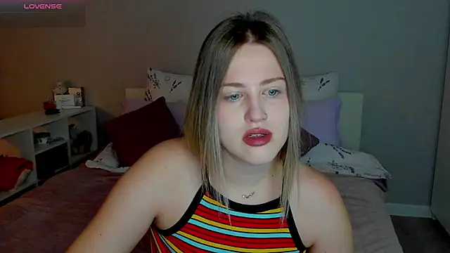 Snapshot of _Sarah_Soul_ chatting on October 17, 12:01 am Sarah Soul online show from October 17, 12:01 am