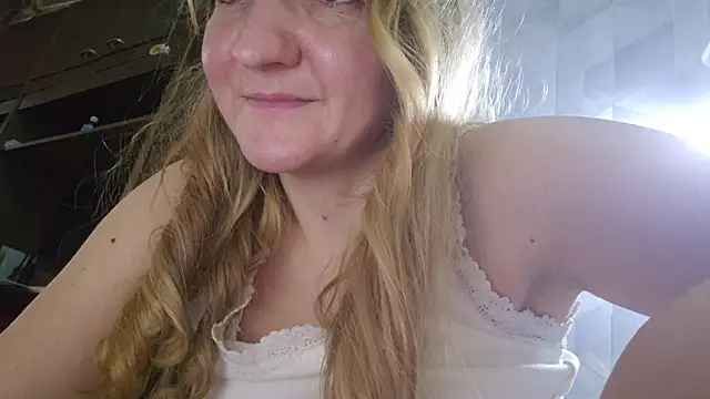 Snapshot of EstrellaWalters chatting on December 18, 12:33 pm EstrellaWalters online show from December 18, 12:33 pm