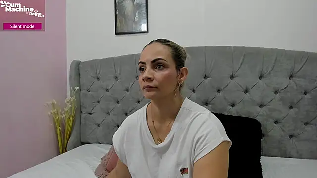 Snapshot of Valesskahall chatting on October 16, 12:17 pm Valesskahall online show from October 16, 12:17 pm