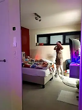 Snapshot of MySecrets01 chatting on June 1, 12:23 am MySecrets01 online show from June 1, 12:23 am